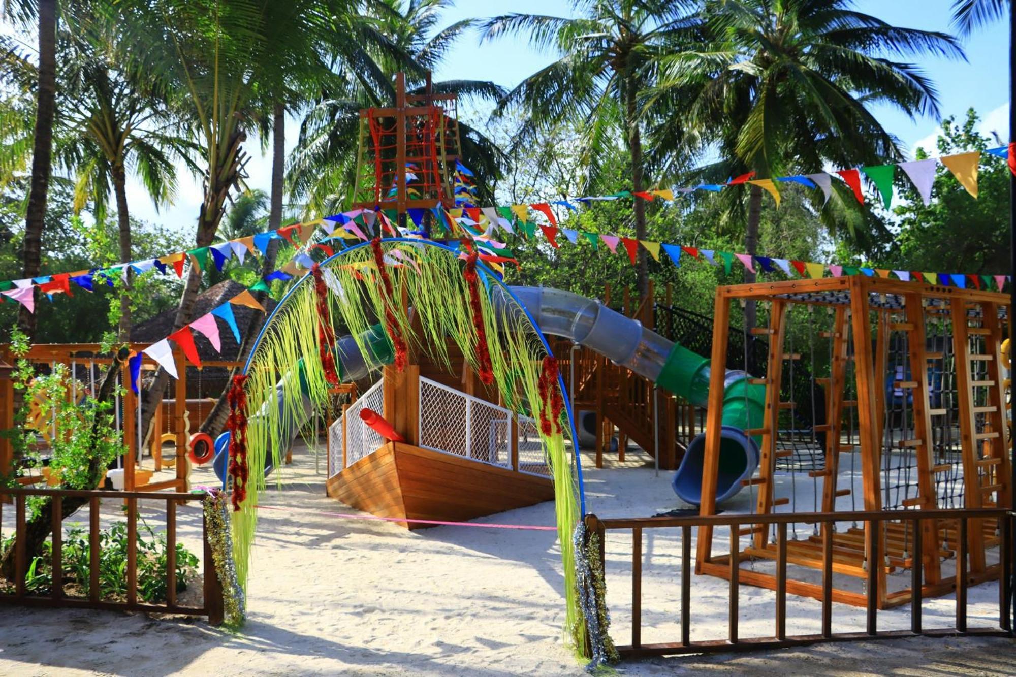 Cinnamon Dhonveli Maldives Resort 4*