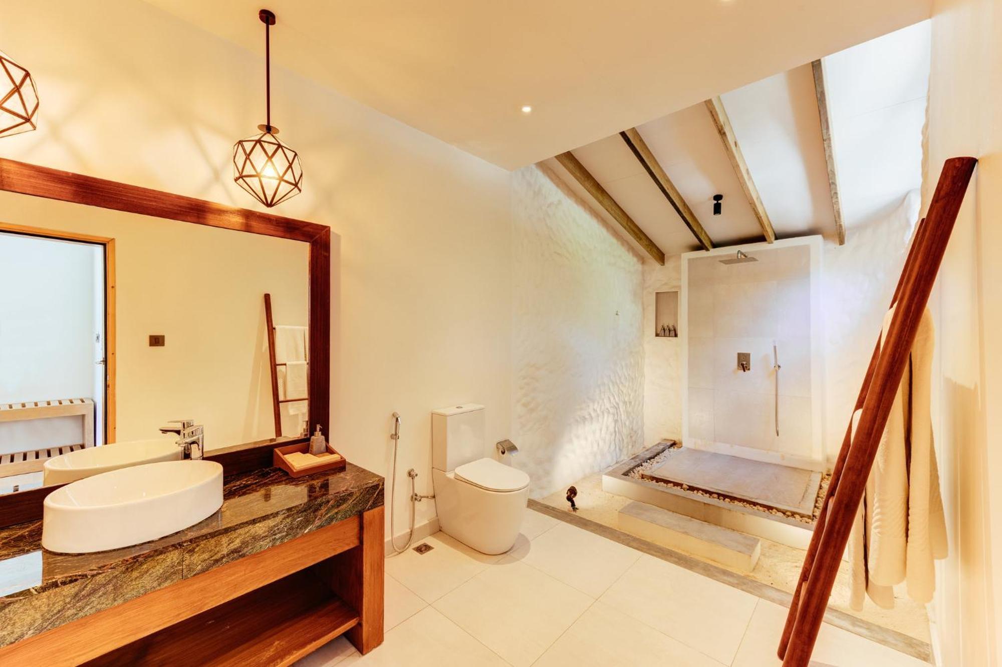 Курортный комплекс Cinnamon Dhonveli Maldives Мале